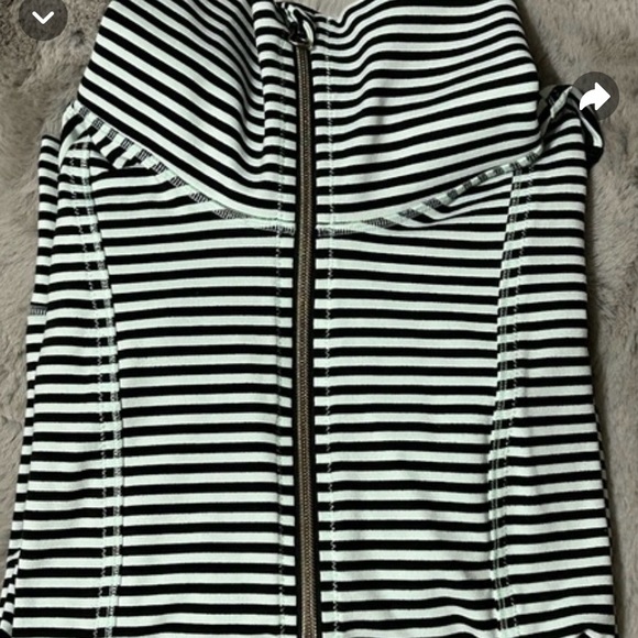 Lululemon daily yoga jacket size 4 - Picture 4 of 10